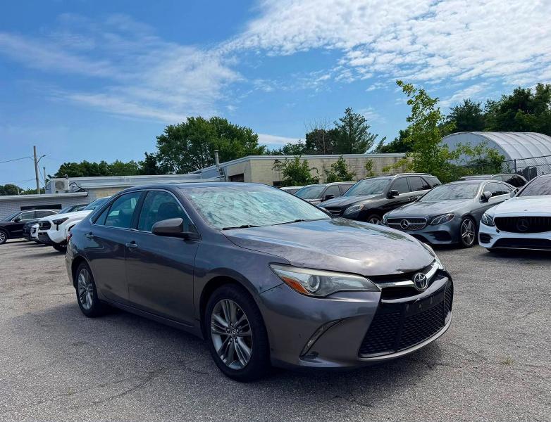 60158646 :رقم المزاد ، 4T1BF1FK1HU341316 vin ، 2017 Toyota Camry مزاد بيع