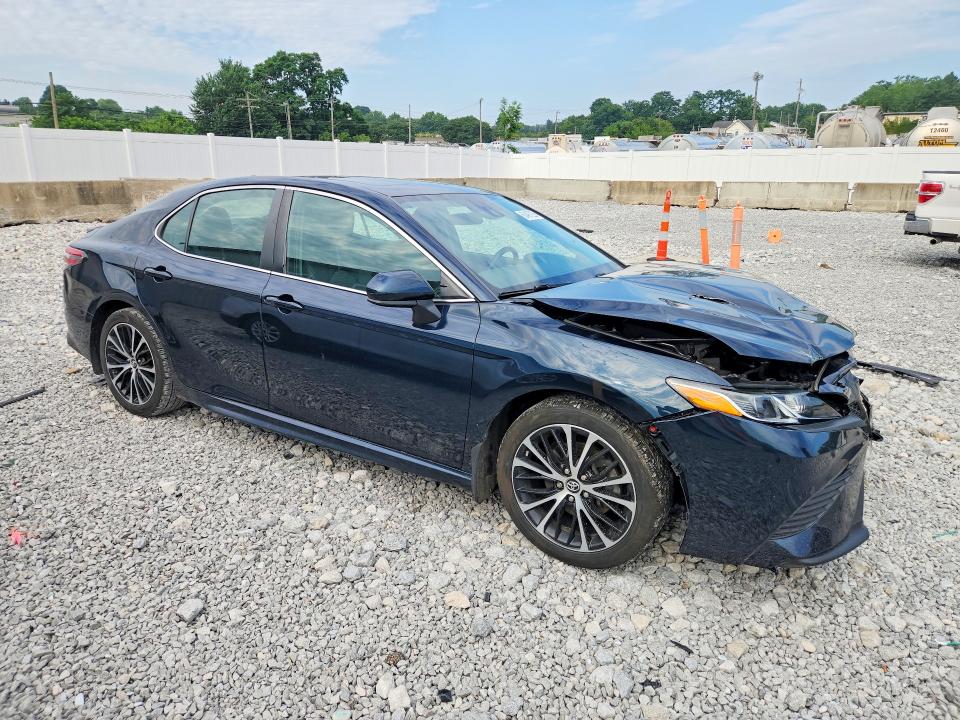 60497226 :رقم المزاد ، 4T1B11HK8KU748956 vin ، 2019 Toyota Camry مزاد بيع