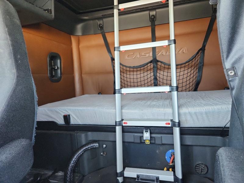 58421536 :رقم المزاد ، 3AKJHHDR0KSKC2360 vin ، 2019 Freightliner Cascadia 126 مزاد بيع