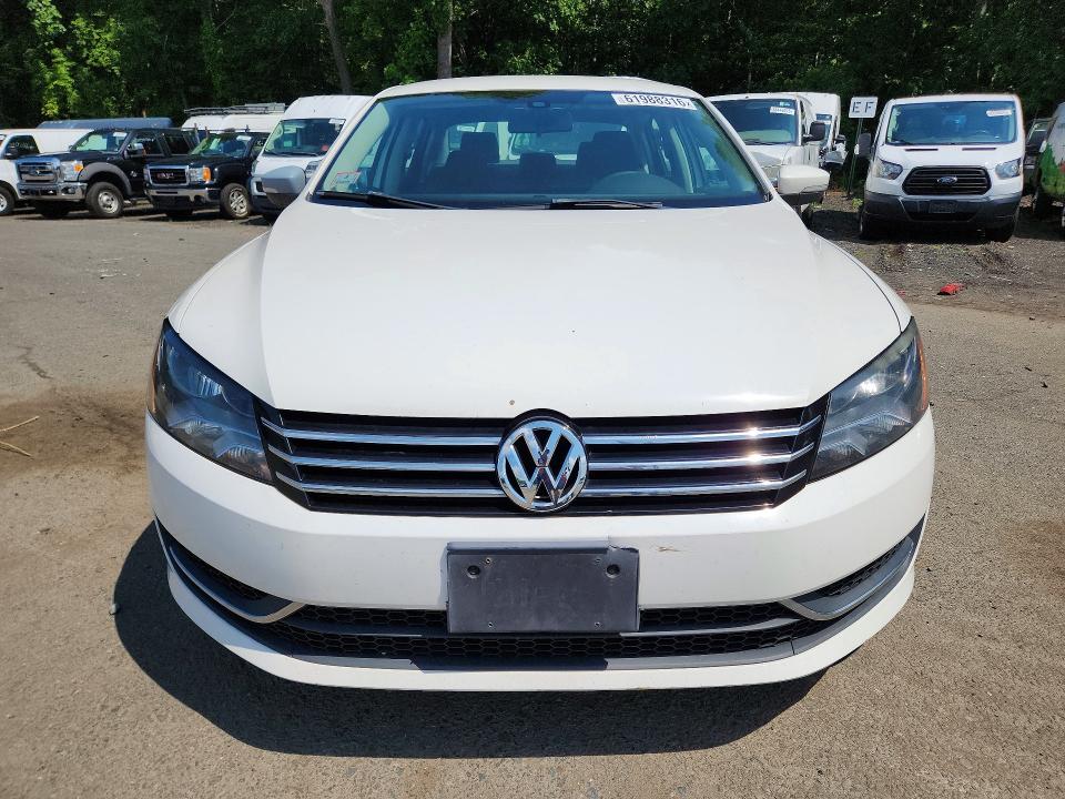 61988316 :رقم المزاد ، 1VWAT7A36FC017189 vin ، 2015 Volkswagen Passat مزاد بيع