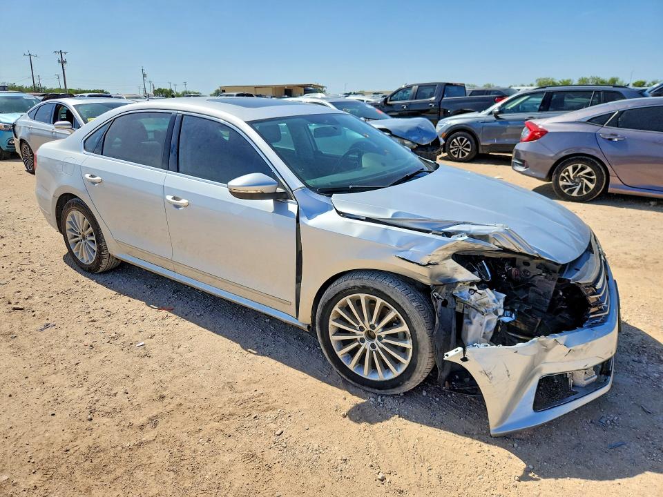 Продажа на аукционе авто 2017 Volkswagen Passat, vin: 1VWBT7A39HC012821, номер лота: 61311366