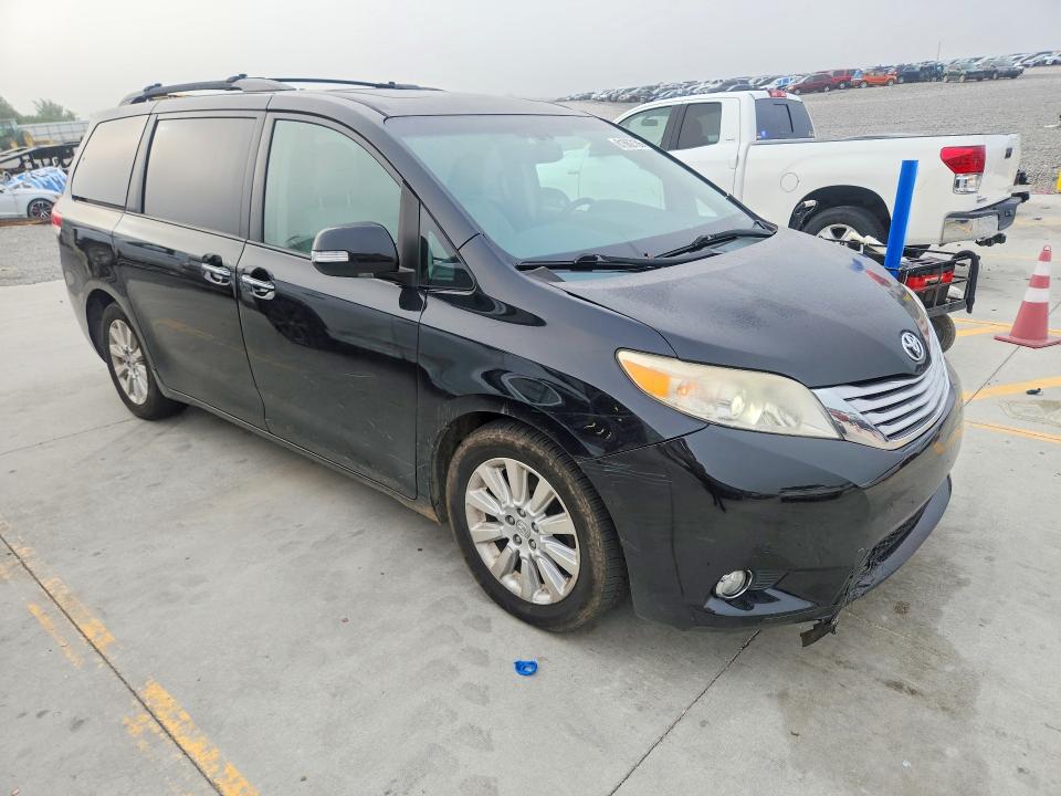 61862106 :رقم المزاد ، 5TDDK3DC6ES072021 vin ، 2014 Toyota Sienna مزاد بيع