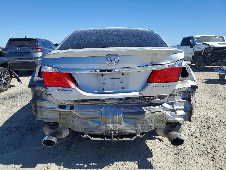 61443686 :رقم المزاد ، 1HGCR2F52FA089303 vin ، 2015 Honda Accord مزاد بيع