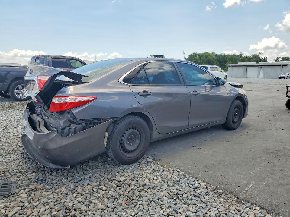 62345726 :رقم المزاد ، 4T1BF1FK7HU812532 vin ، 2017 Toyota Camry مزاد بيع