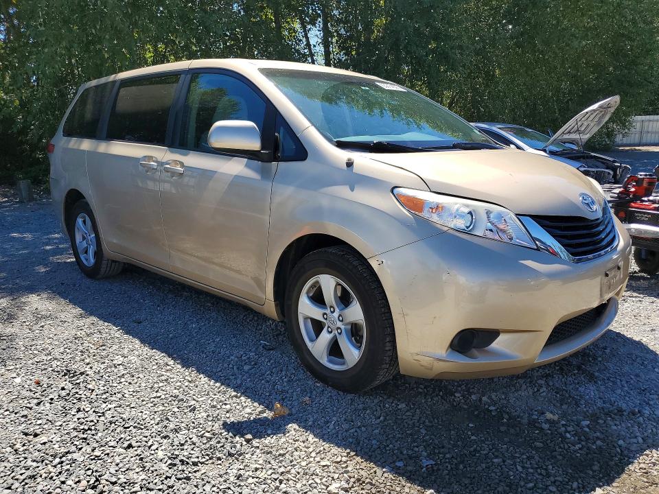 63014026 :رقم المزاد ، 5TDKA3DC8BS007774 vin ، 2011 Toyota Sienna مزاد بيع