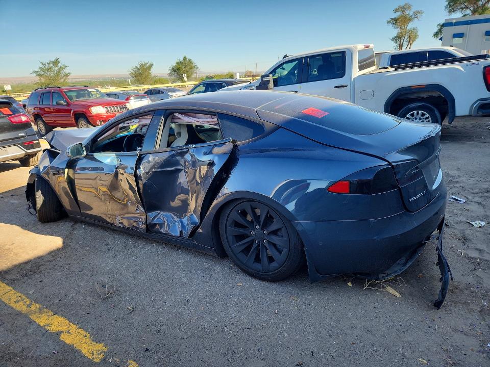 62875376 :رقم المزاد ، 5YJSA1E22JF257654 vin ، 2018 Tesla Model S مزاد بيع