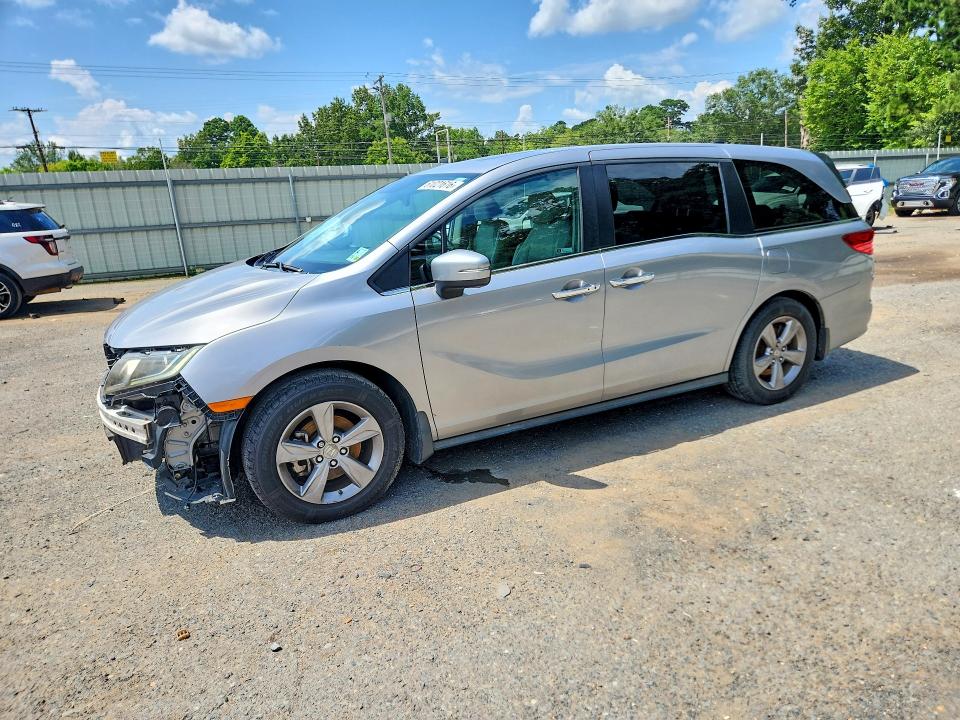61021616 :رقم المزاد ، 5FNRL6H79JB066813 vin ، 2018 Honda Odyssey مزاد بيع