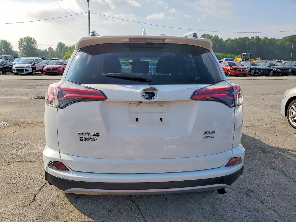 2018 Toyota Rav4 მანქანა იყიდება აუქციონზე, vin: JTMRFREV1JJ742787, აუქციონის ნომერი: 61541316