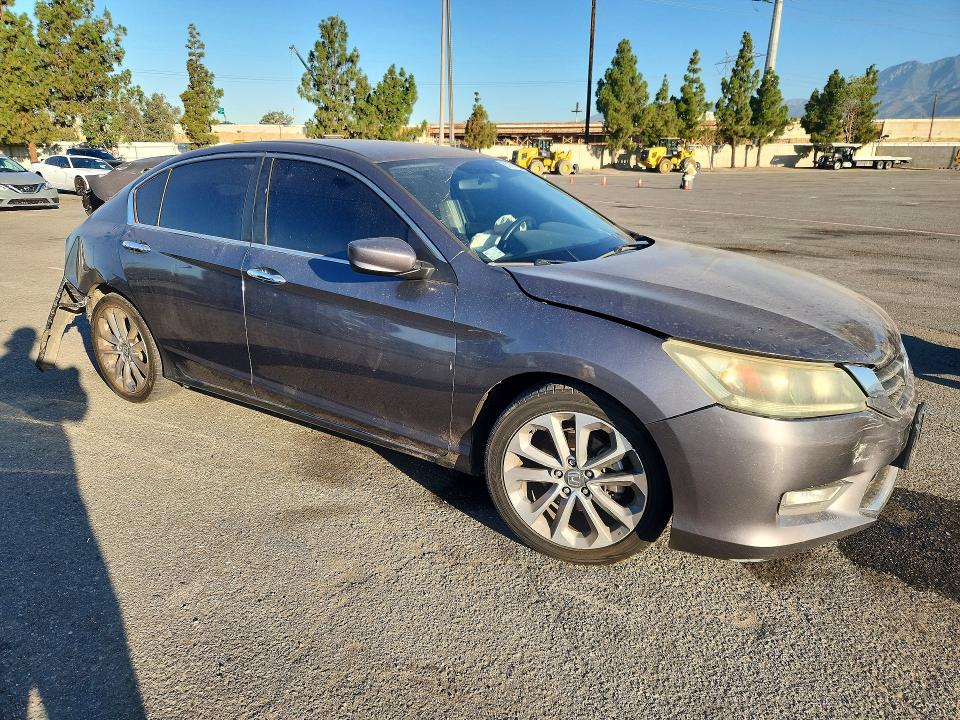 61979466 :رقم المزاد ، 1HGCR2F53FA267428 vin ، 2015 Honda Accord مزاد بيع