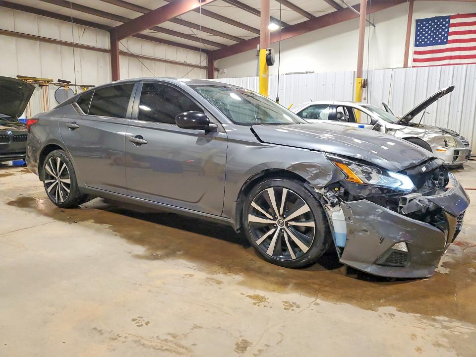 61389896 :رقم المزاد ، 1N4BL4CV0MN360169 vin ، 2021 Nissan Altima مزاد بيع