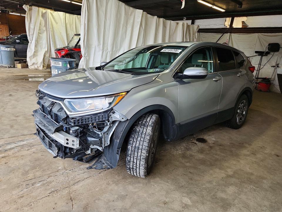 60185206 :رقم المزاد ، 2HKRW2H55JH672478 vin ، 2018 Honda Cr-v مزاد بيع