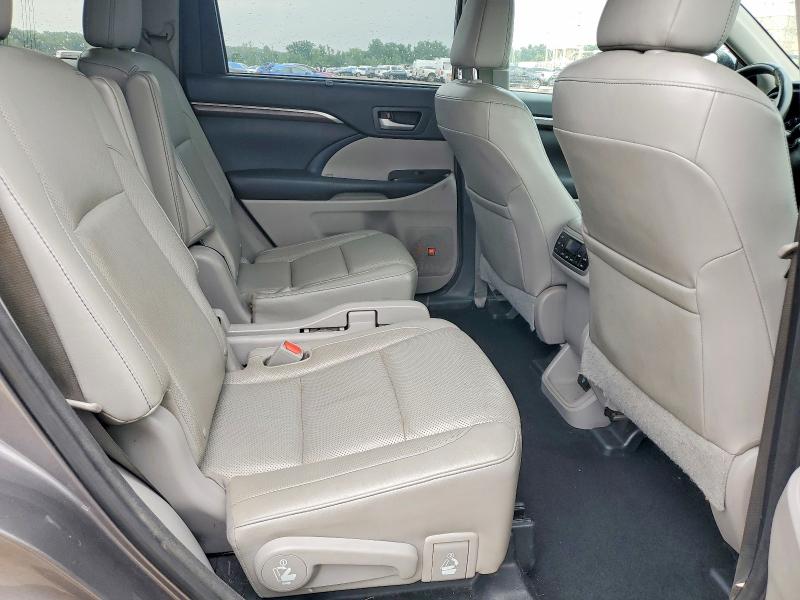 62963696 :رقم المزاد ، 5TDDKRFH0FS102482 vin ، 2015 Toyota Highlander مزاد بيع