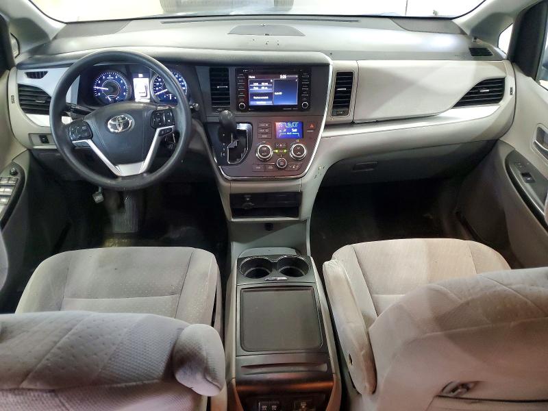 61739666 :رقم المزاد ، 5TDKZ3DC1JS944814 vin ، 2018 Toyota Sienna مزاد بيع