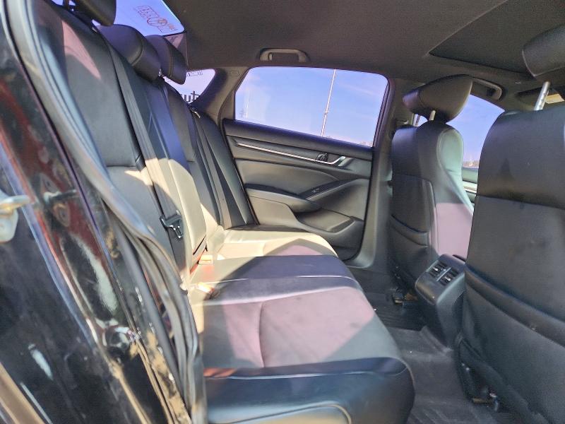 61396916 :رقم المزاد ، 1HGCV2F34JA047282 vin ، 2018 Honda Accord مزاد بيع