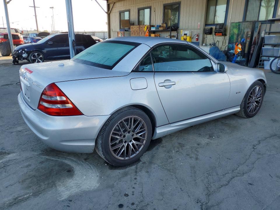 Aukcja sprzedaży 2001 Mercedes-benz Slk, vin: WDBKK49F21F172755, numer aukcji: 61007496