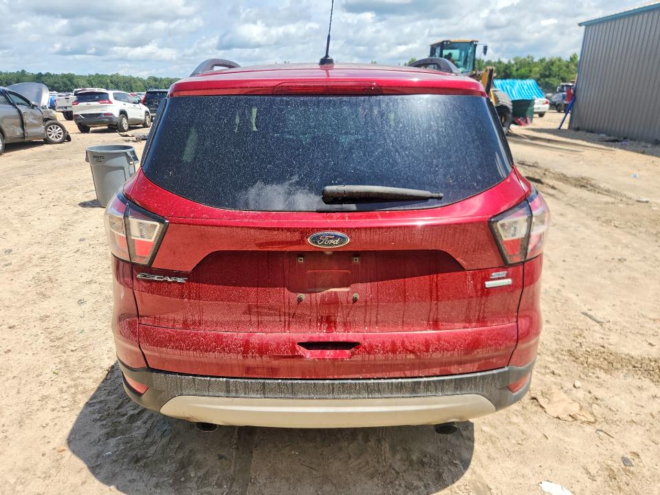 61283886 :رقم المزاد ، 1FMCU0GD1JUD17639 vin ، 2018 Ford Escape مزاد بيع