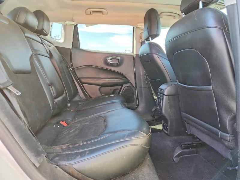 60490846 :رقم المزاد ، 3C4NJCBB3JT134282 vin ، 2018 Jeep Compass مزاد بيع