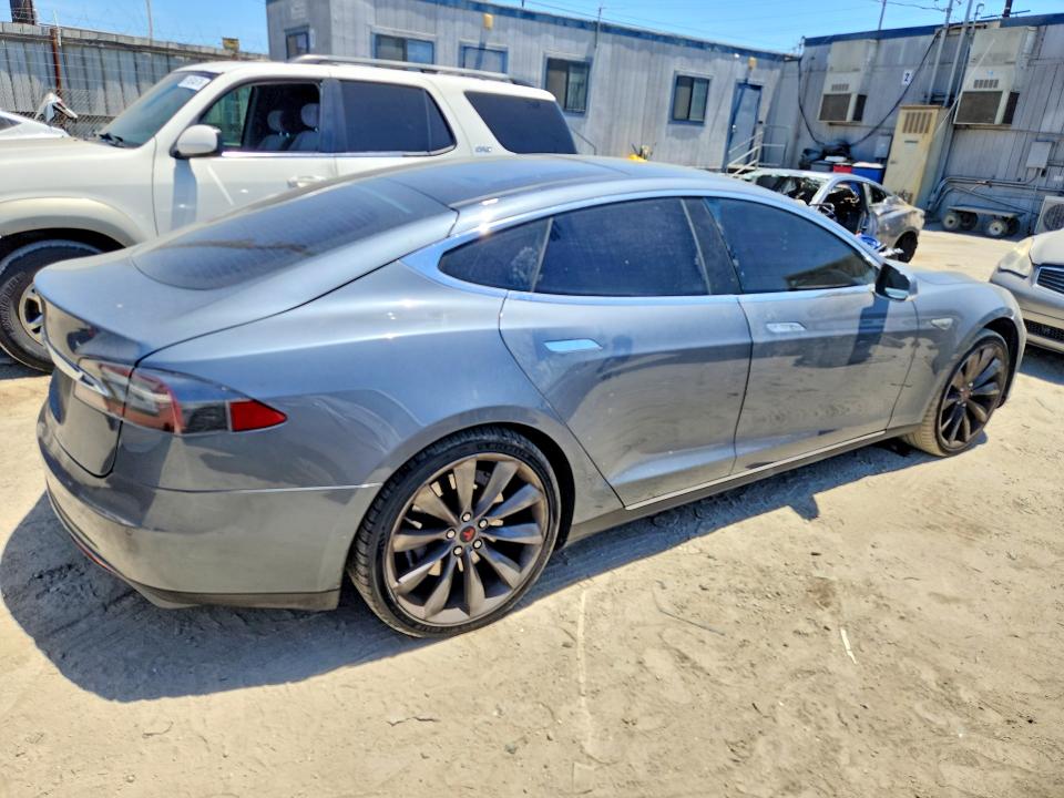 2014 Tesla Model S მანქანა იყიდება აუქციონზე, vin: 5YJSA1S11EFP45124, აუქციონის ნომერი: 62502676