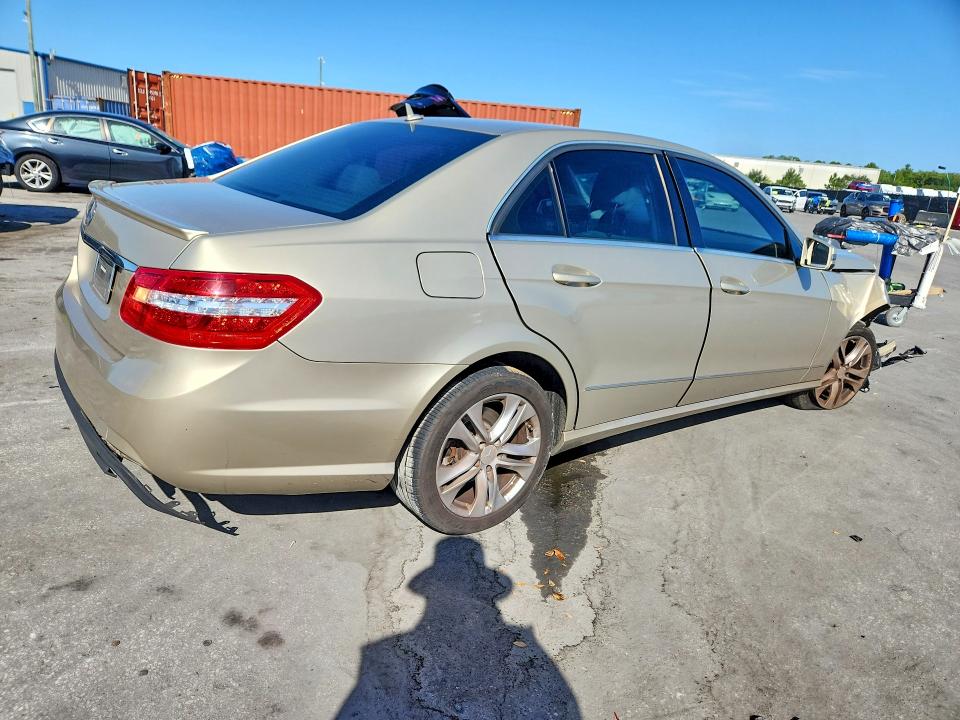 60818396 :رقم المزاد ، WDDHF5GB0AA036178 vin ، 2010 Mercedes-benz E مزاد بيع