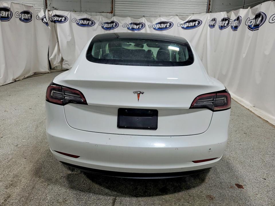 61530596 :رقم المزاد ، 5YJ3E1EA5NF285535 vin ، 2022 Tesla Model 3 مزاد بيع