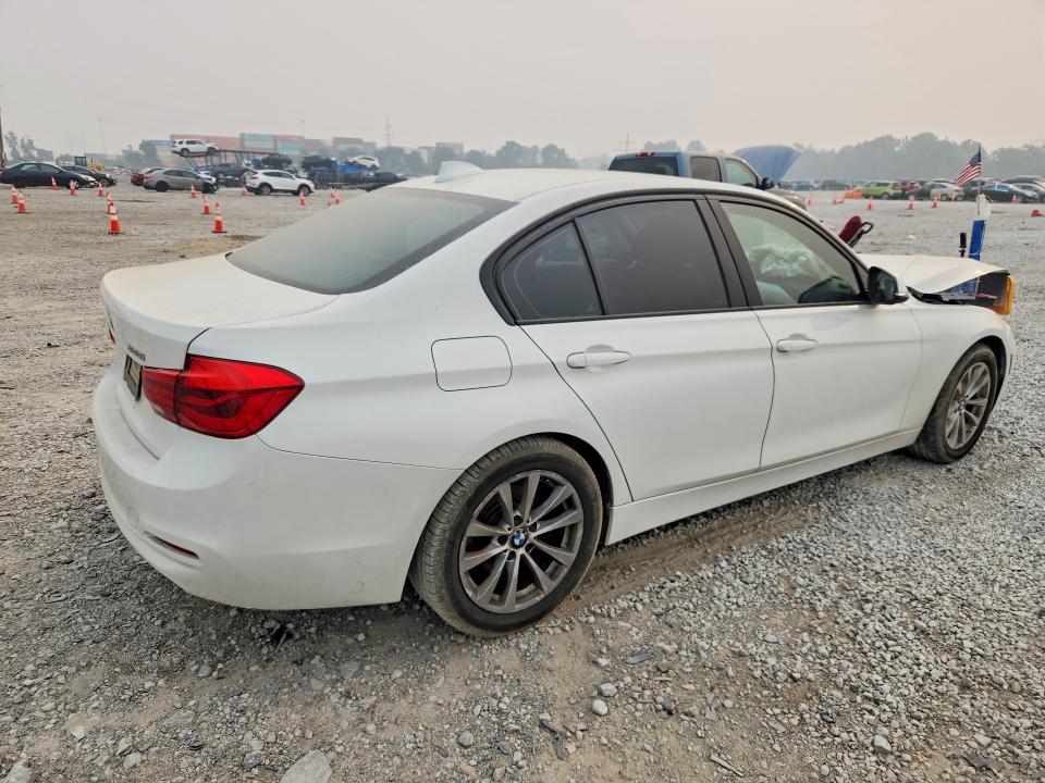 58266986 :رقم المزاد ، WBA8A9C50JK623147 vin ، 2018 Bmw 320 مزاد بيع