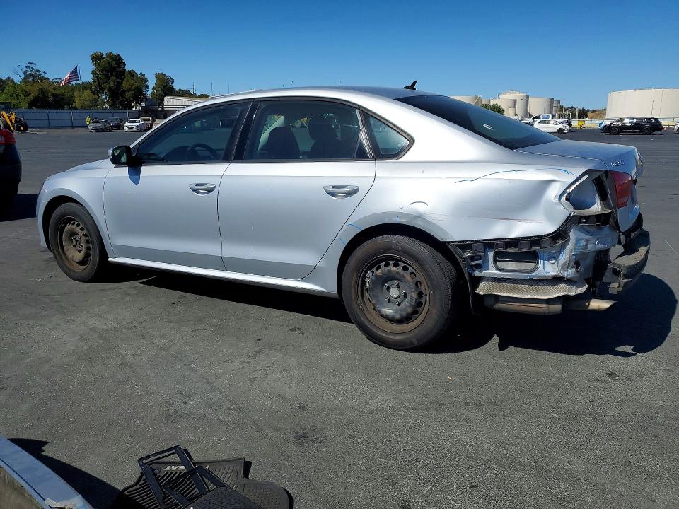 63155356 :رقم المزاد ، 1VWAT7A36FC099666 vin ، 2015 Volkswagen Passat مزاد بيع