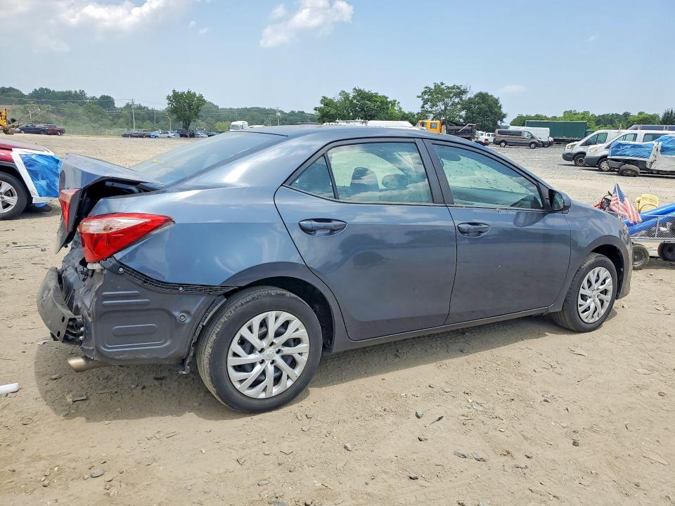 58819536 :رقم المزاد ، 5YFBURHE2JP810920 vin ، 2018 Toyota Corolla مزاد بيع
