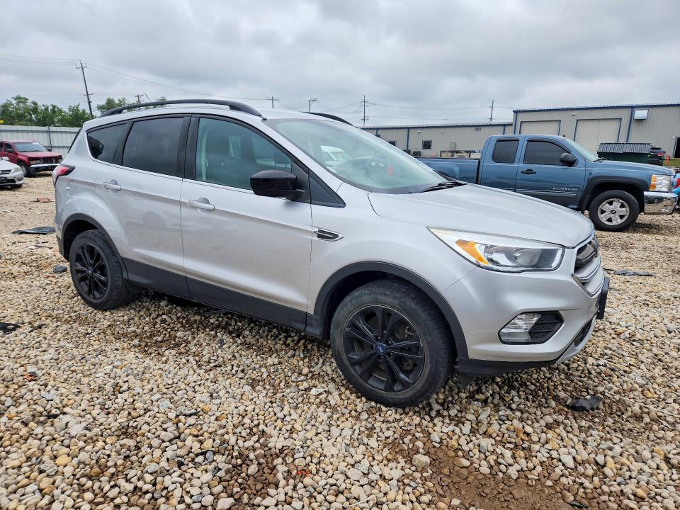 62616516 :رقم المزاد ، 1FMCU9GD5JUB57947 vin ، 2018 Ford Escape مزاد بيع