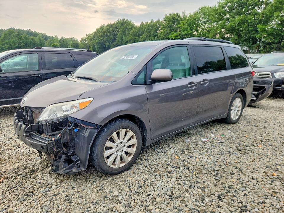 Продажа на аукционе авто 2015 Toyota Sienna, vin: 5TDJK3DCXFS102058, номер лота: 62389306