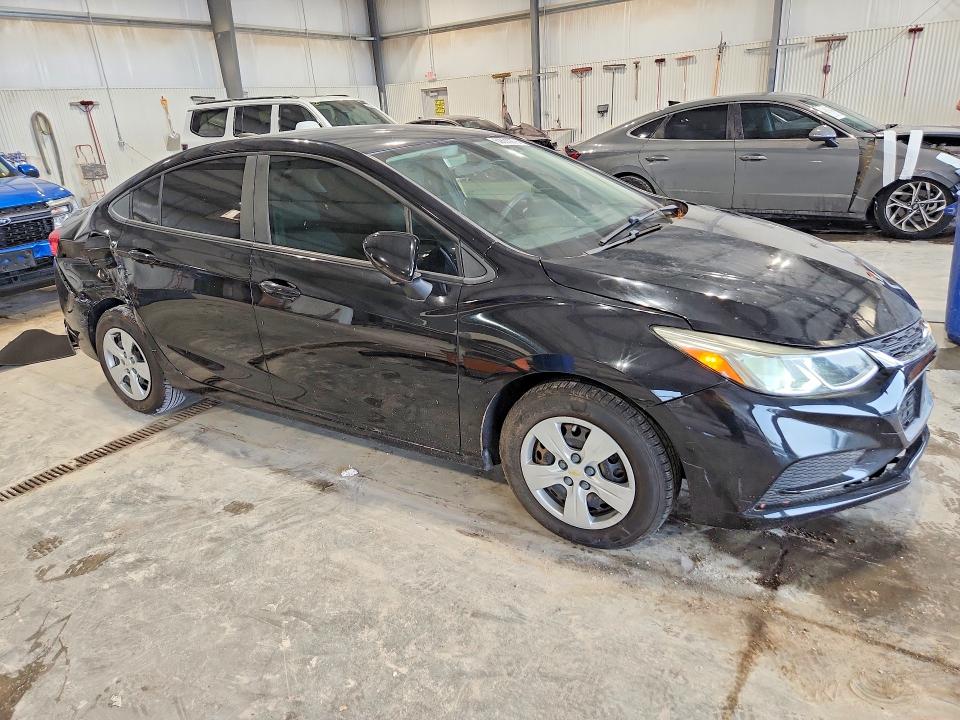 62833976 :رقم المزاد ، 1G1BC5SM6J7159006 vin ، 2018 Chevrolet Cruze مزاد بيع