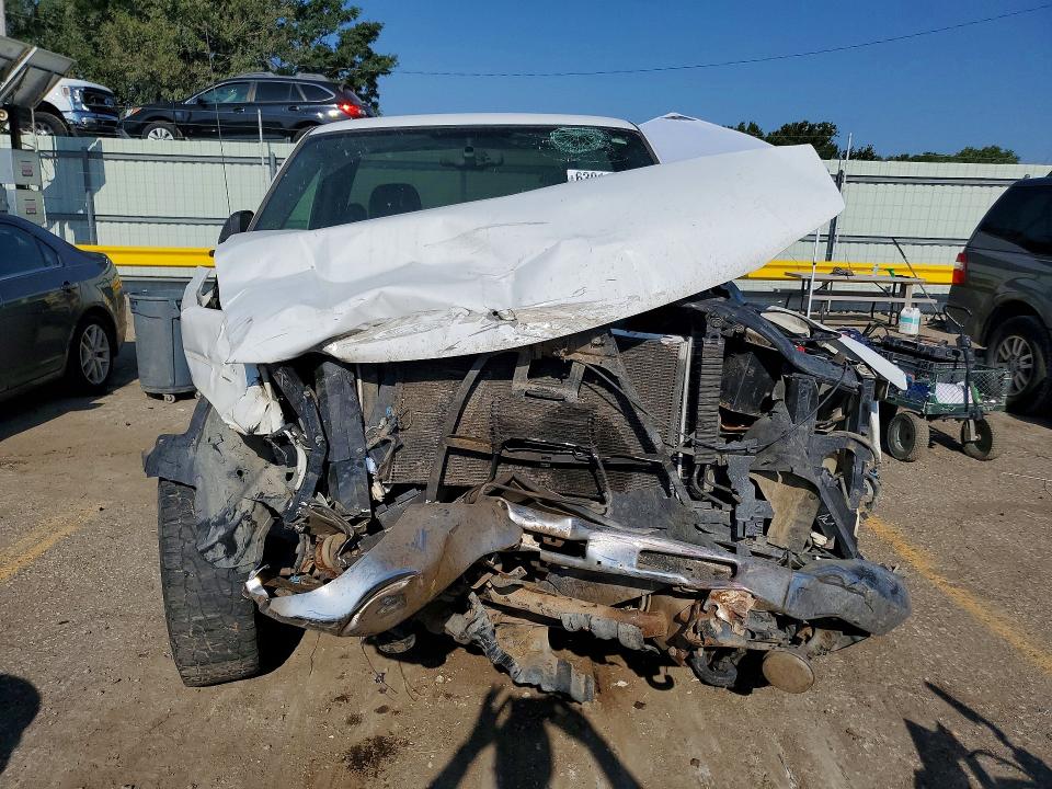63014156 :رقم المزاد ، 1GTHK24U15E198720 vin ، 2005 Gmc Sierra مزاد بيع