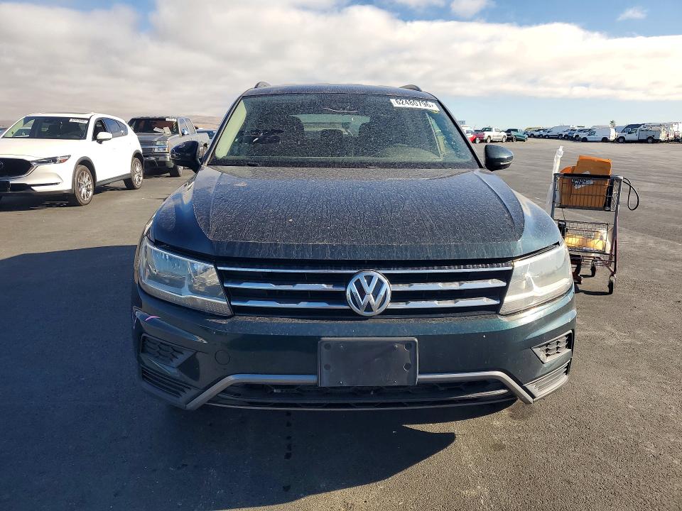 62480796 :رقم المزاد ، 3VV1B7AX5JM109668 vin ، 2018 Volkswagen Tiguan مزاد بيع