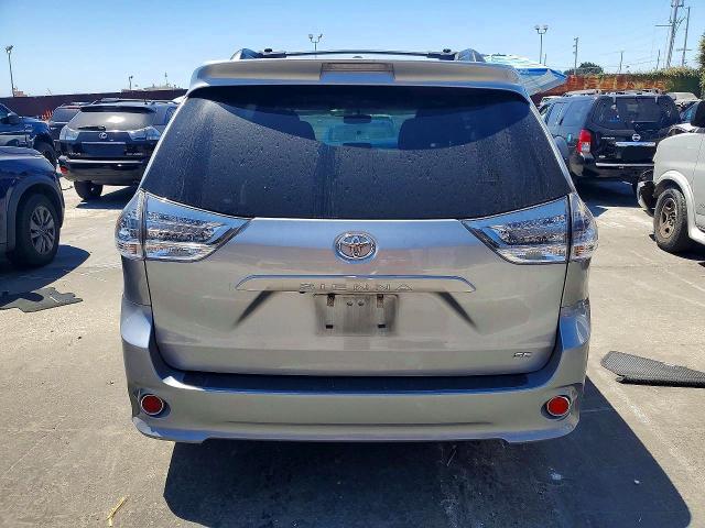 60241636 :رقم المزاد ، 5TDXZ3DC9HS852804 vin ، 2017 Toyota Sienna مزاد بيع