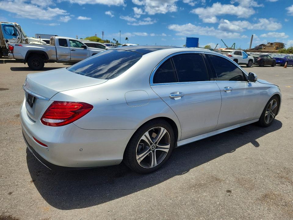 61775016 :رقم المزاد ، WDDZF8DBXLA717588 vin ، 2020 Mercedes-benz E مزاد بيع