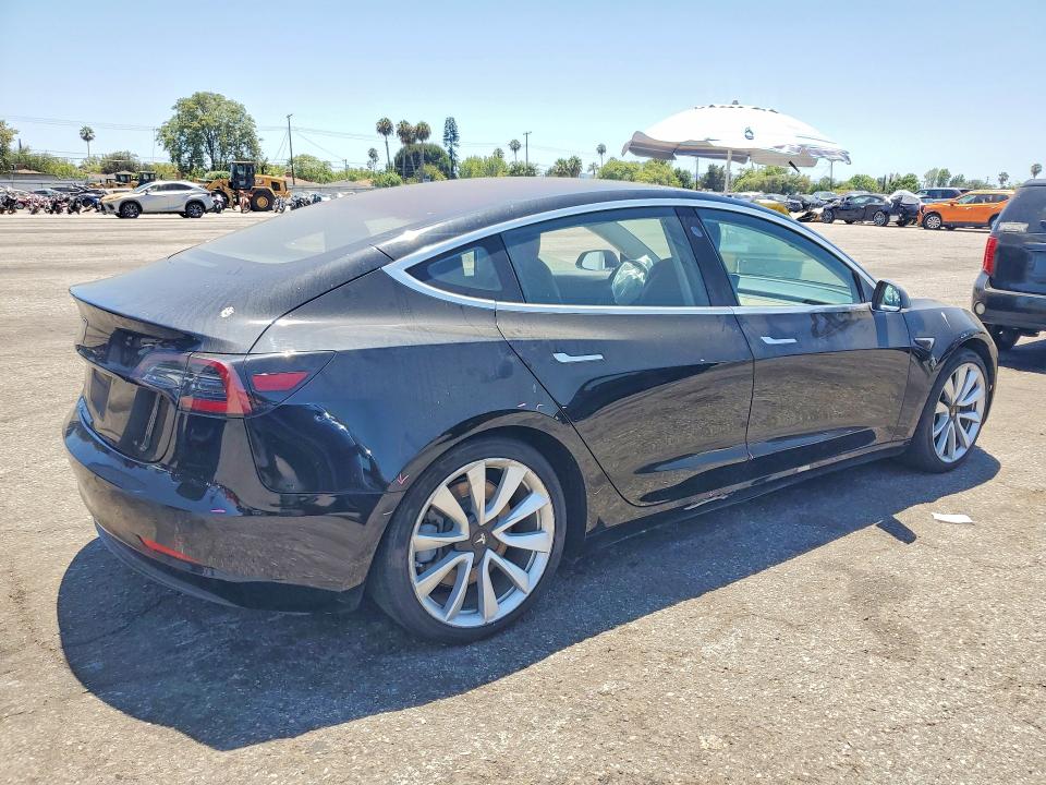 Продажа на аукционе авто 2018 Tesla Model 3, vin: 5YJ3E1EA0JF033962, номер лота: 62145036