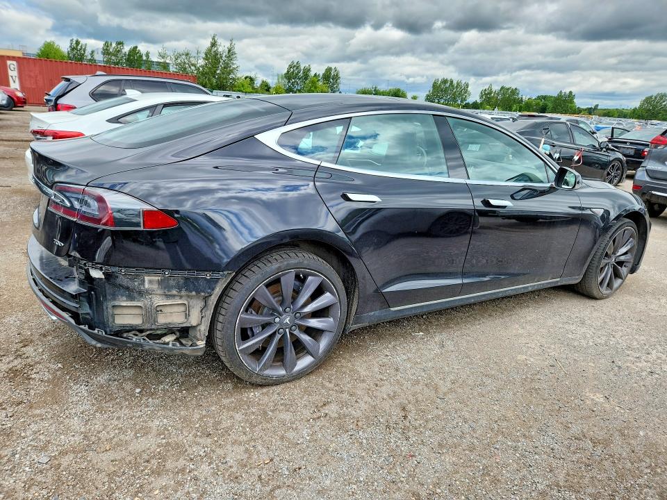 2015 Tesla Model S მანქანა იყიდება აუქციონზე, vin: 5YJSA1S26FF096558, აუქციონის ნომერი: 61443916
