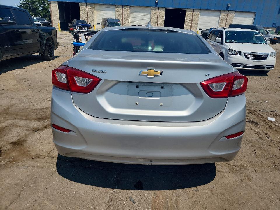 Продаж на аукціоні авто 2018 Chevrolet Cruze, vin: 1G1BE5SM0J7112399, номер лоту: 60584226
