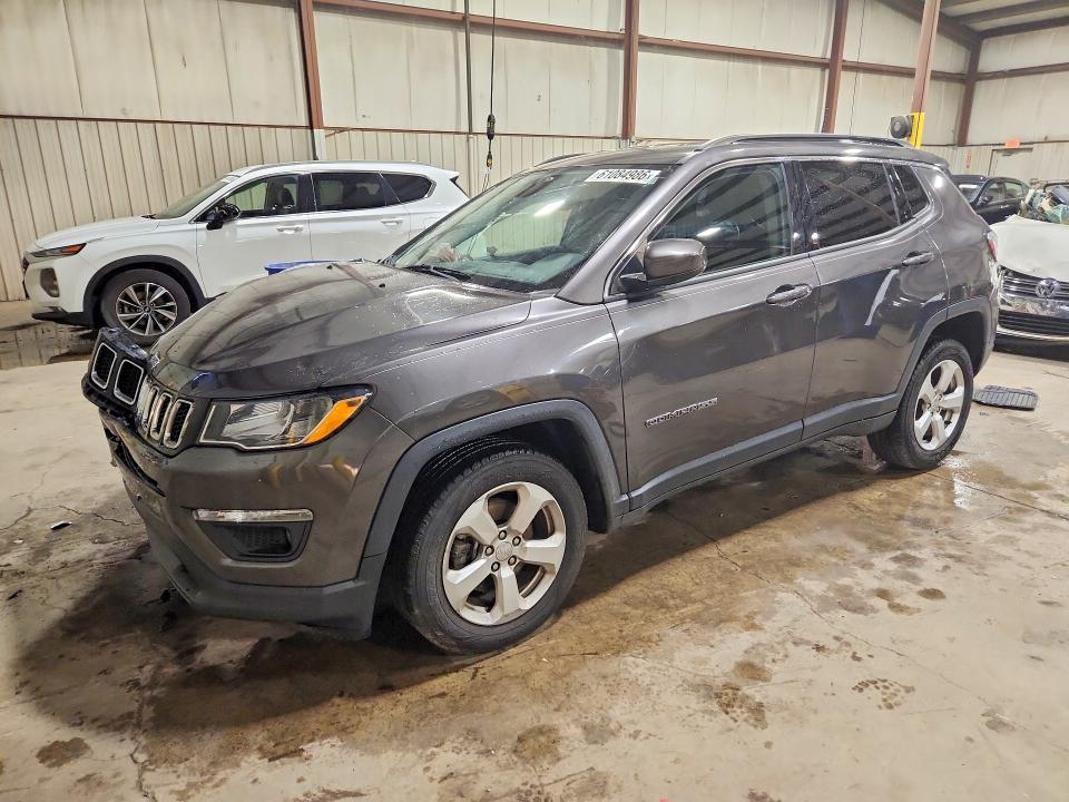 61084986 :رقم المزاد ، 3C4NJDBB4JT457360 vin ، 2018 Jeep Compass مزاد بيع