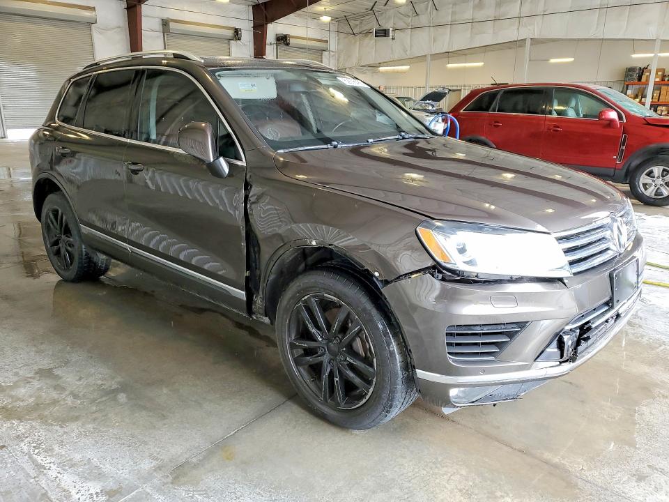 62696486 :رقم المزاد ، WVGEF9BP8FD006824 vin ، 2015 Volkswagen Touareg مزاد بيع