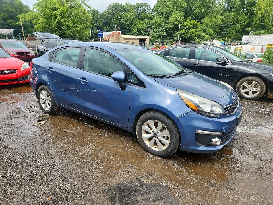 59609086 :رقم المزاد ، KNADN4A33H6007999 vin ، 2017 Kia Rio مزاد بيع