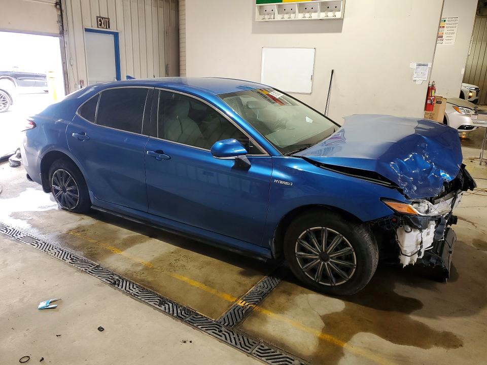 60185886 :رقم المزاد ، 4T1L31AK9LU010979 vin ، 2020 Toyota Camry مزاد بيع