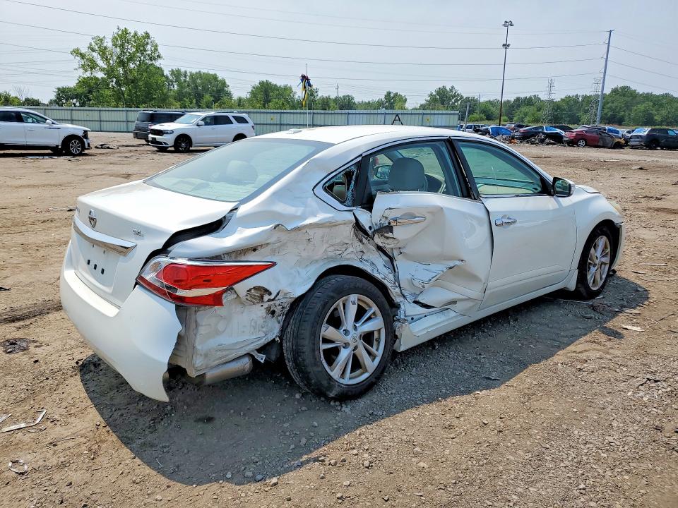 2015 Nissan Altima მანქანა იყიდება აუქციონზე, vin: 1N4AL3AP8FN400740, აუქციონის ნომერი: 60795096