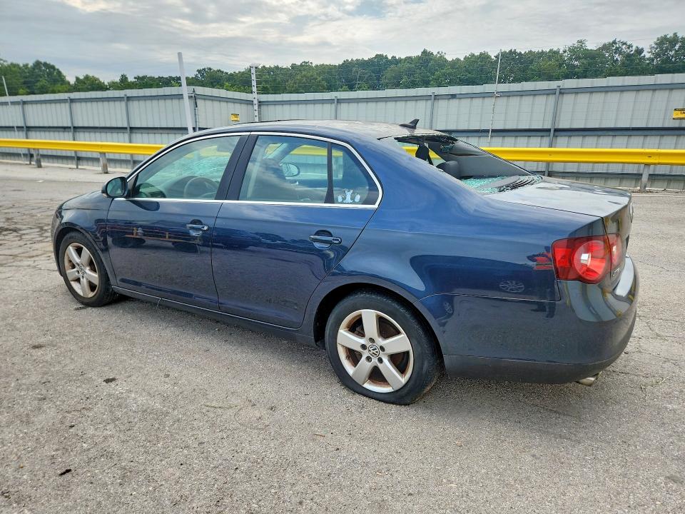 63142116 :رقم المزاد ، 3VWRM71K38M106758 vin ، 2008 Volkswagen Jetta مزاد بيع