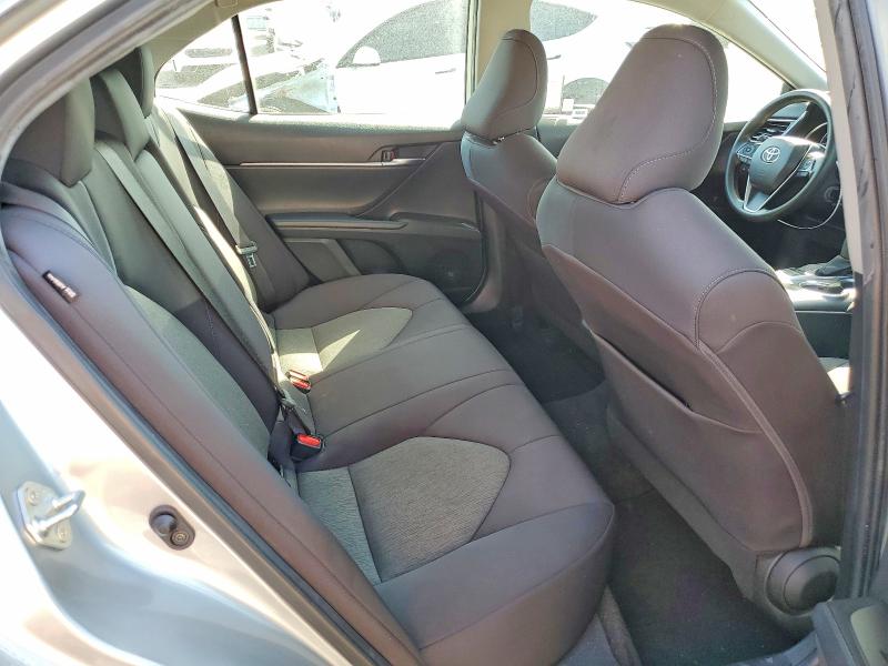 61055086 :رقم المزاد ، 4T1C11AK8NU631963 vin ، 2022 Toyota Camry مزاد بيع