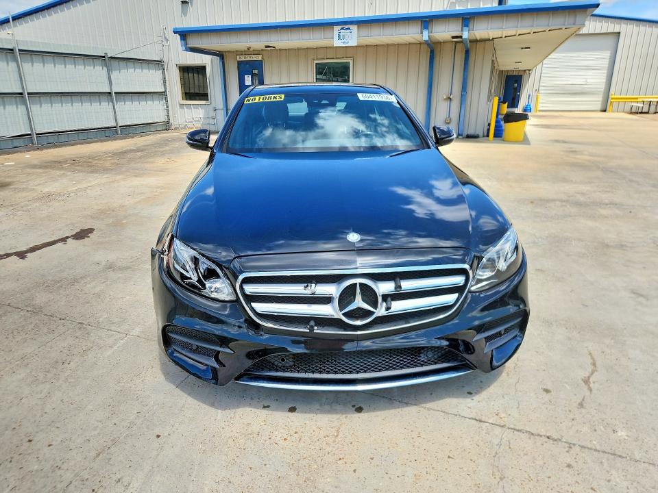 60411936 :رقم المزاد ، WDDZF4JB9HA069276 vin ، 2017 Mercedes-benz E مزاد بيع