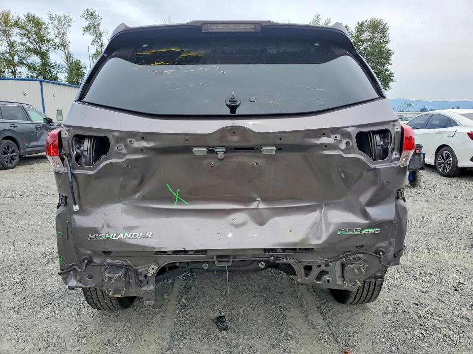 2018 Toyota Highlander მანქანა იყიდება აუქციონზე, vin: 5TDJZRFH8JS552971, აუქციონის ნომერი: 61355086
