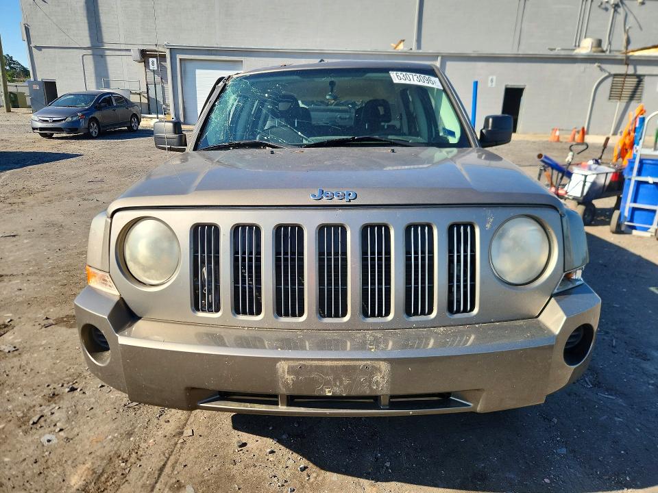 63073096 :رقم المزاد ، 1J8FF28W48D511429 vin ، 2008 Jeep Patriot مزاد بيع