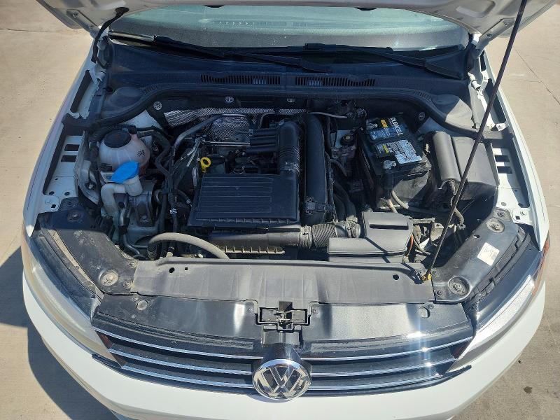 61283486 :رقم المزاد ، 3VWDB7AJ1JM231867 vin ، 2018 Volkswagen Jetta مزاد بيع