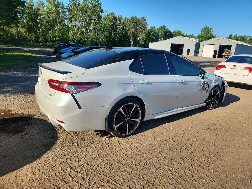 Auction sale of the 2018 Toyota Camry, vin: 4T1B61HK4JU126581, lot number: 59321266