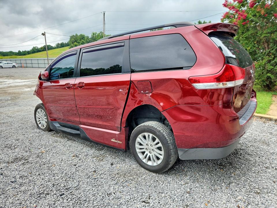 61295096 :رقم المزاد ، 5TDYK3DC5ES455935 vin ، 2014 Toyota Sienna مزاد بيع